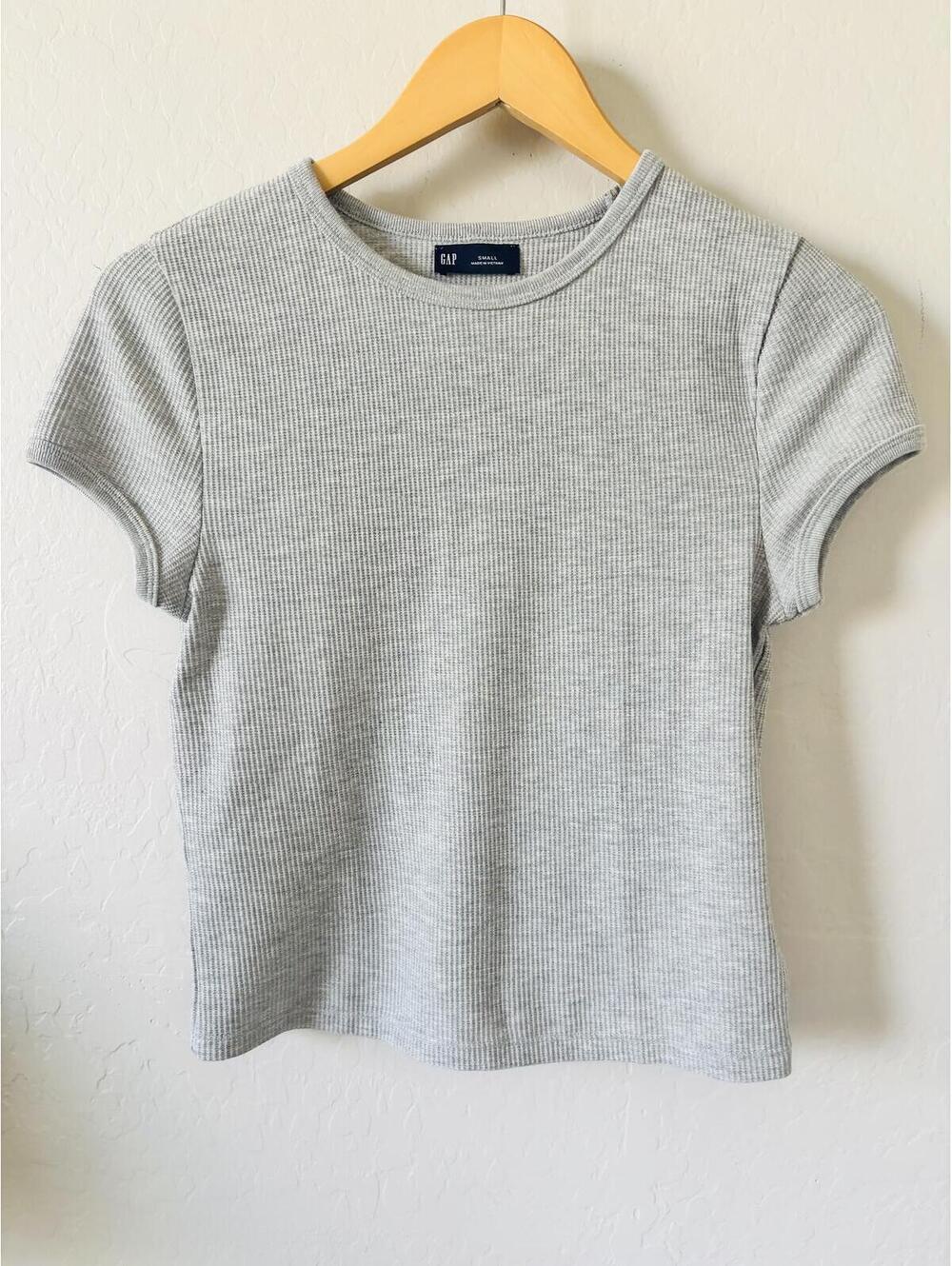 GAP waffle knit short sleeve gray tee